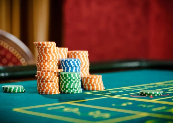 bom777 mobile app interface showing live-dealer tables and sportsbook menu